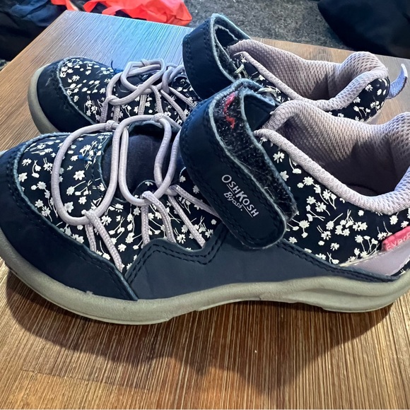 Oshkosh Everplay size 10 shoes - Picture 2 of 5